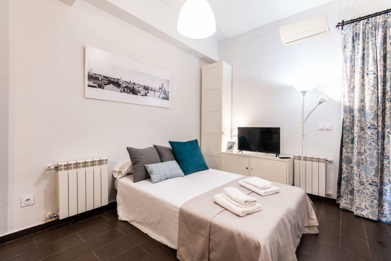 1 Habitacion Apartamento Temporada Lucero Madrid Buitenkant foto